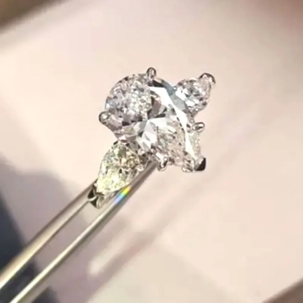 Elegant diamond wedding ring